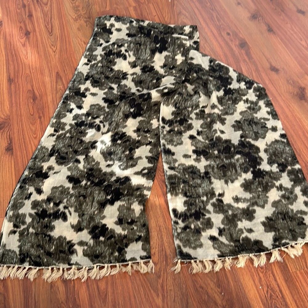 J crew Woodland camoβlightweight shawl scarf